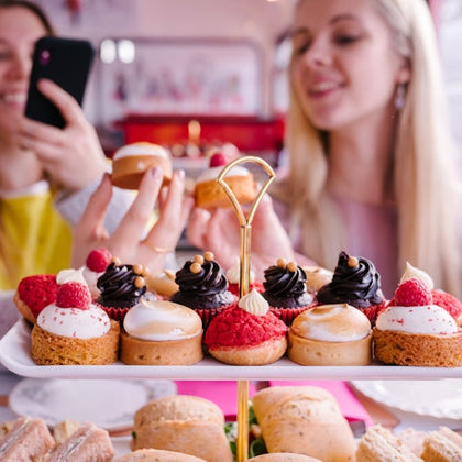 Brigit's Bakery London: Afternoon Tea + Cocktail Bus Tour