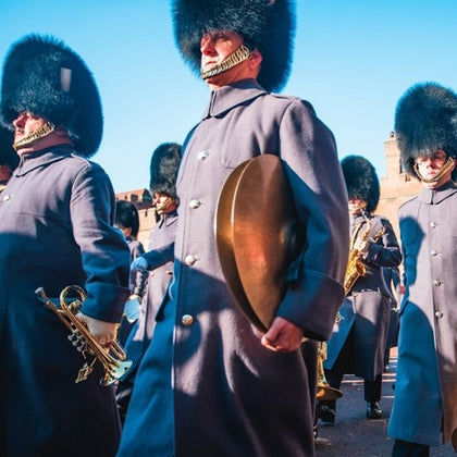 British Royalty: Watch the Changing of the Guard