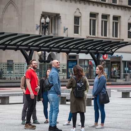 Guide on tour with guests