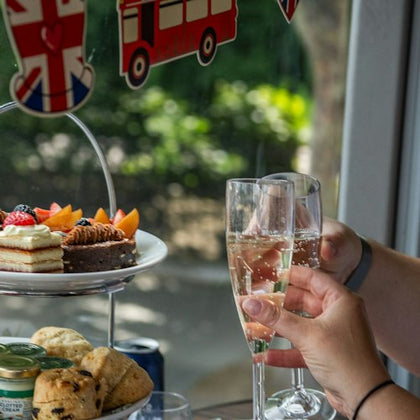London: PG Tips Afternoon Tea Sightseeing Bus Tour + London Eye Entry Ticket