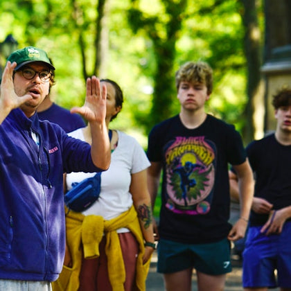 tour guide 