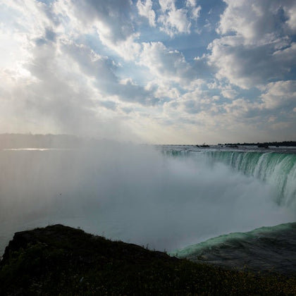 Niagara Falls: Guided Tour from New York + 1-Night Stay + Outlet Shopping