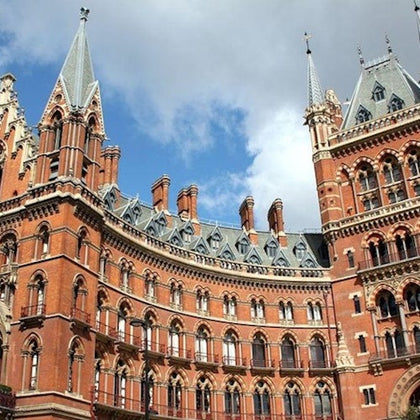 Famous St. Pancras Station_The Flying Car Scene