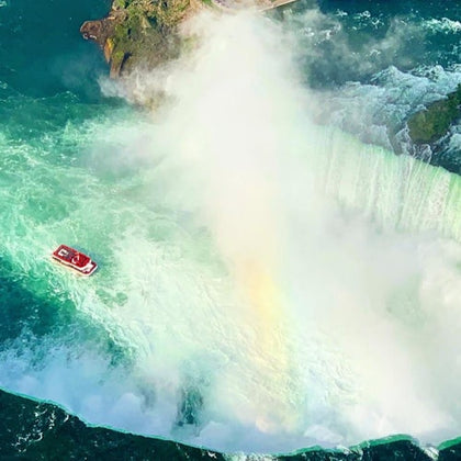 Small Group VIP Walking Tour with Niagara City Cruise Ticket