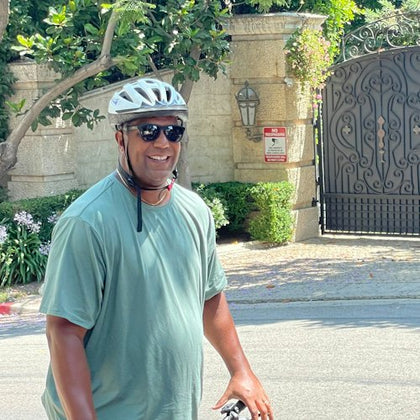 Quick photo stop outside of Michel Jacksons house where he passed away