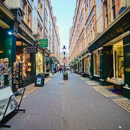 London: 2-Hr Private Harry Potter Film Sites Walking Tour + Live Magic Show