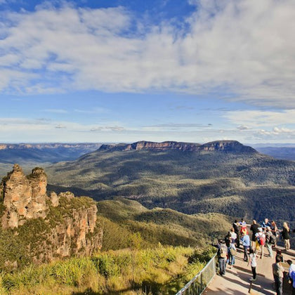 See the iconic Three Sisters and take in the breathtaking views of the Blue Mountains