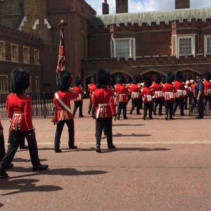 British Royalty: Watch The Changing of The Guard