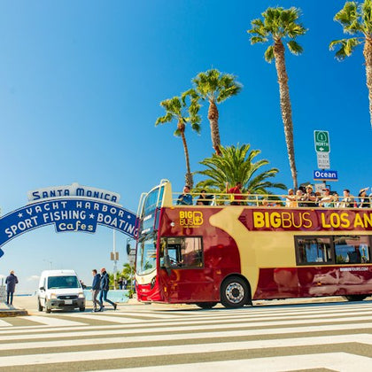 image of a tourist hop on hop off bus in Santa Monica, LA