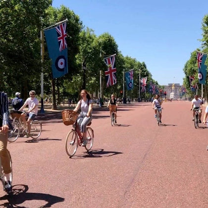 Cycle around St James's Park to Buckingham Palace