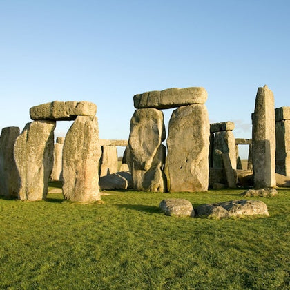 Stonehenge & Bath: Guided Day Trip from London with Bath Admission