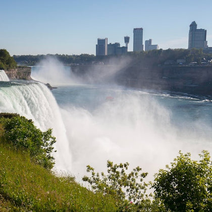 Niagara Falls: Guided Tour from New York + 1-Night Stay + Outlet Shopping