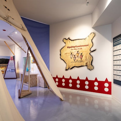 Entrance to the new Kípaitápiiyssinnooni exhibit