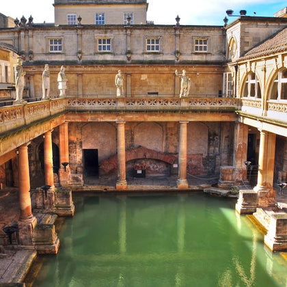 Stonehenge & Bath: Guided Day Trip from London with Bath Admission