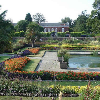 Gardens and fountain at Kensington Palace