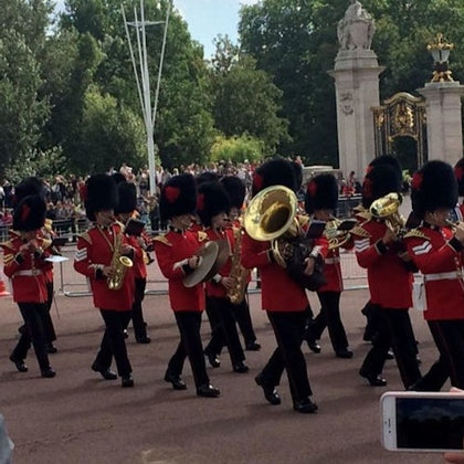 British Royalty: Watch the Changing of the Guard