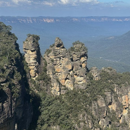 The iconic Three Sisters and the breathtaking views of the Blue Mountains