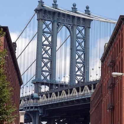 Capture the beauty of the iconic New York City Bridge