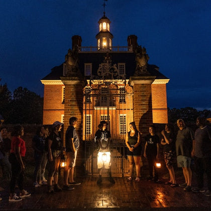 Tour group stopping for stories outside a historic house