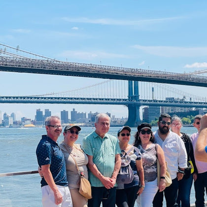 Photo Stop at the Brooklyn Bridge with the Tour Guide