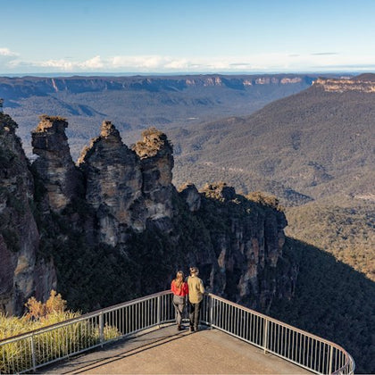 A couple enjoys the view of Three Sisters, Echo Point, Blue Mountain.