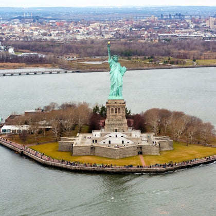 1-Day Hop on Hop off + Statue of Liberty and Ellis Island 