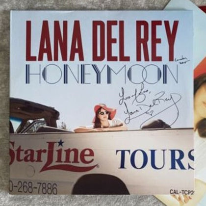 Lana Del Rey on Starline Tours' Original Celebrity Homes Tour bus
