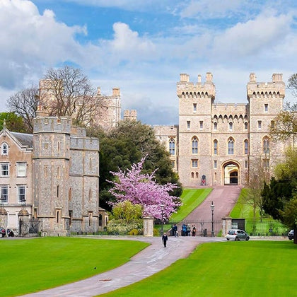 Stonehenge & Bath and Windsor Castle: Day Trip from London with Bath Admission