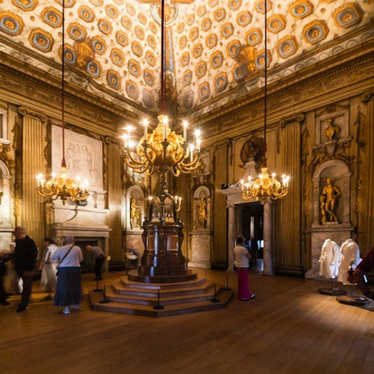 London: Guided Walking Tour + Changing of the Guard + Kensington Palace Entry