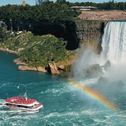 Small Group VIP Walking Tour with Niagara City Cruise Ticket