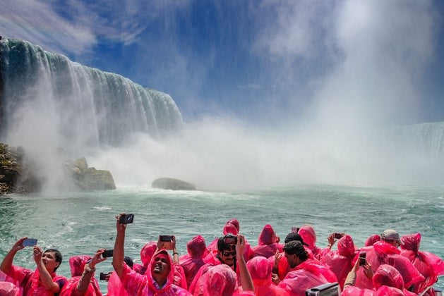 Niagara Falls (CA): Boat Cruise + Guided Walking Tour